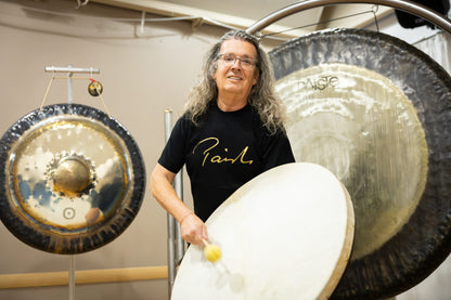 Jens Zygar with gong and mallets
