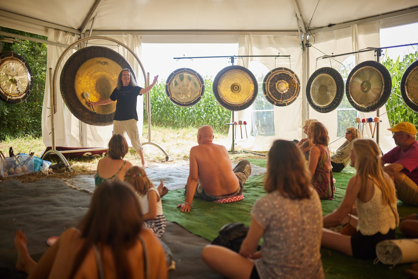 Jens Zygar teaching an Integral Gong Playing workshop